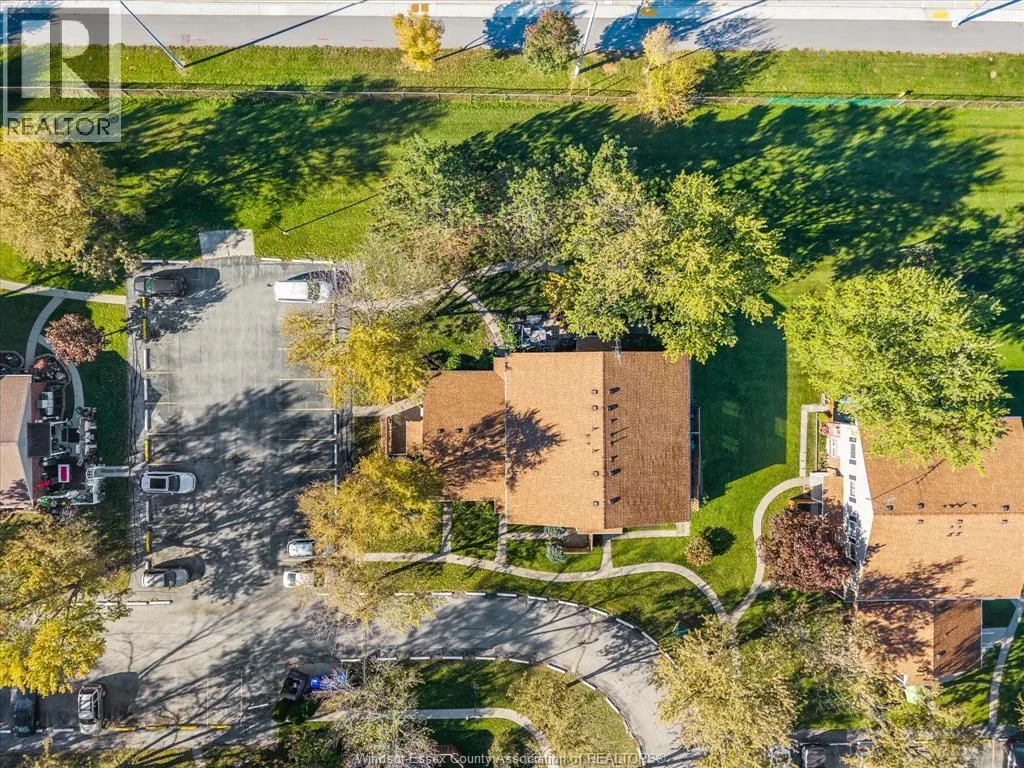 2949 Meadowbrook LANE