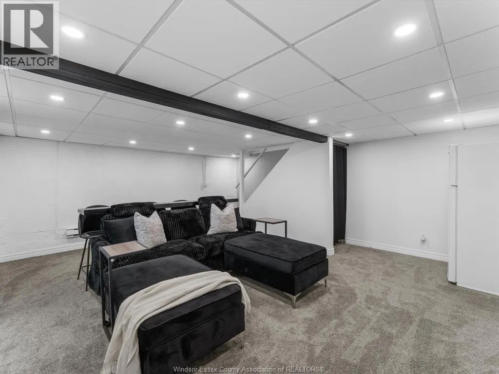 2949 Meadowbrook LANE