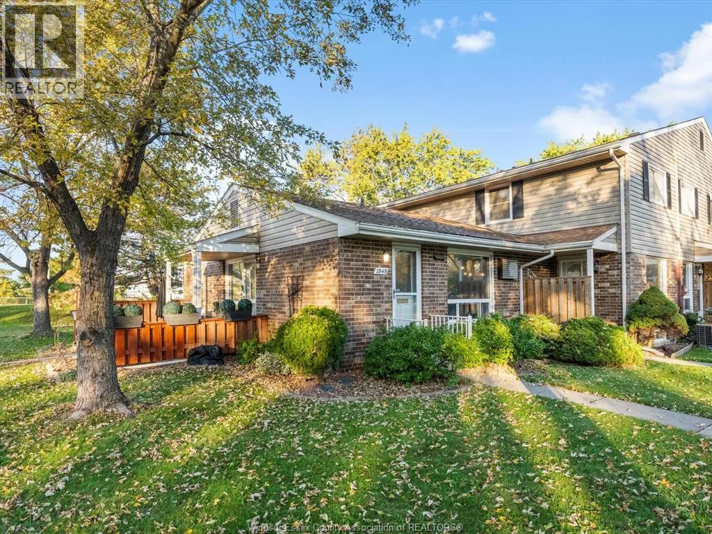 2949 Meadowbrook LANE