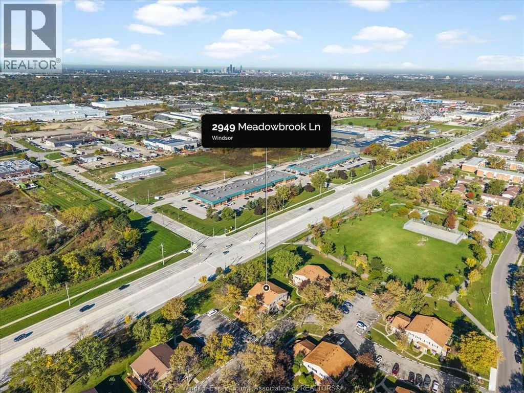 2949 Meadowbrook LANE