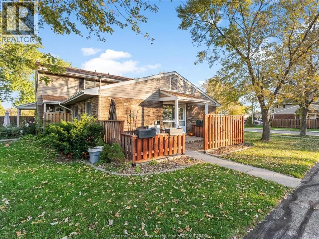 2949 Meadowbrook LANE