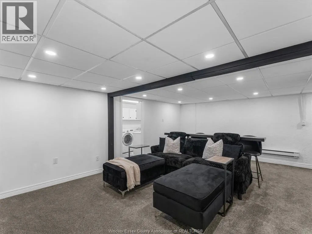 2949 Meadowbrook LANE