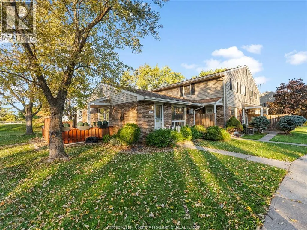 2949 Meadowbrook LANE