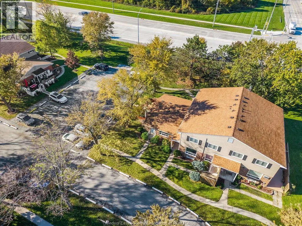 2949 Meadowbrook LANE