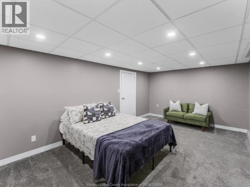 2949 Meadowbrook LANE