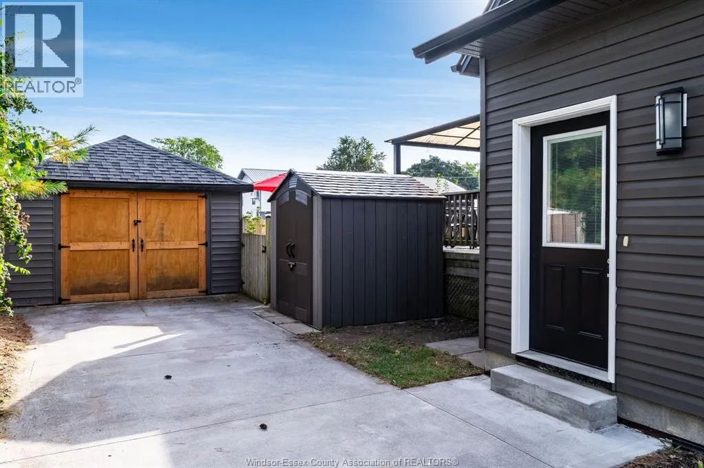 16 Parkdale AVENUE