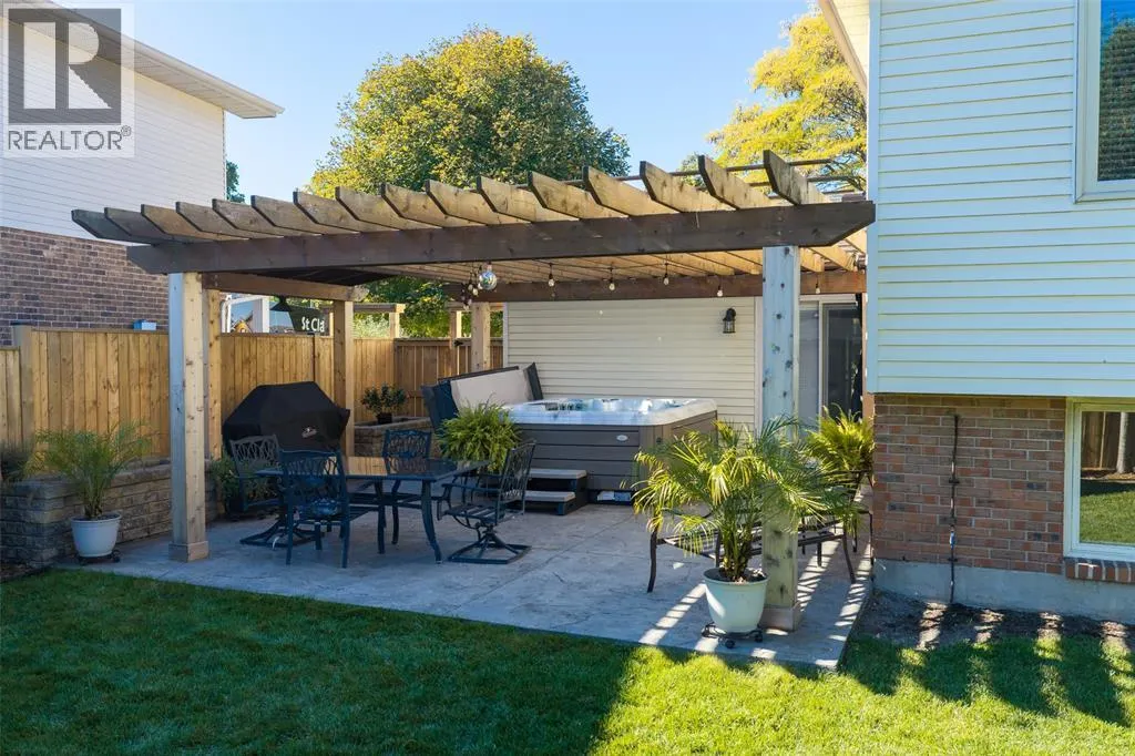 1592 COVENTRY COURT