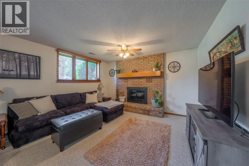 1592 COVENTRY COURT