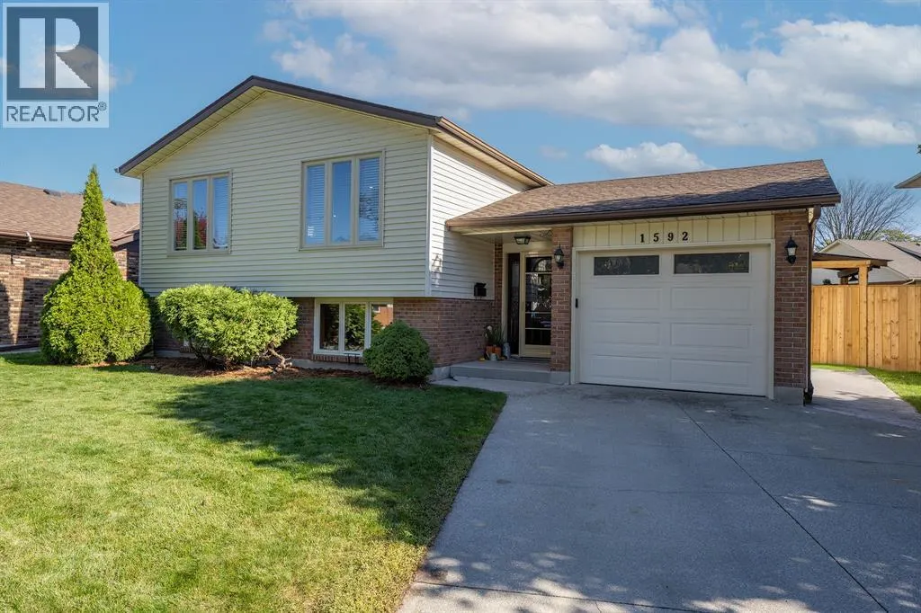 1592 COVENTRY COURT