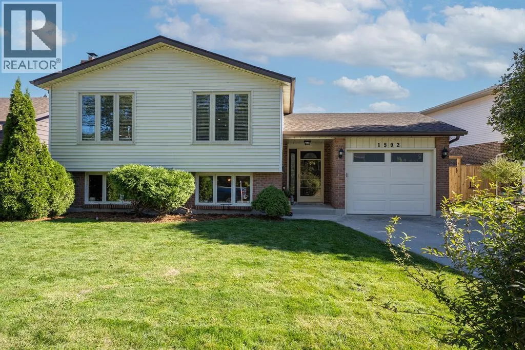 1592 COVENTRY COURT