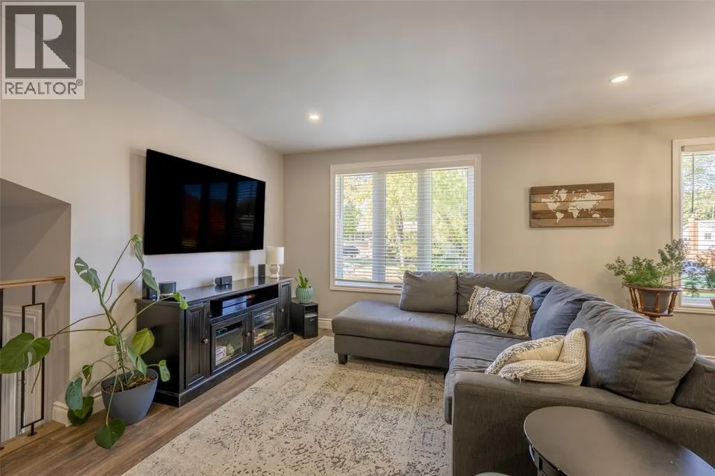 1592 COVENTRY COURT