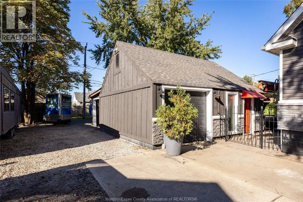 558 Edinborough STREET