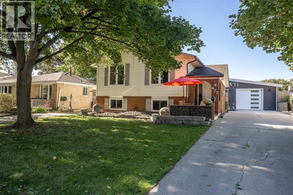 477 TREEWOOD CRESCENT