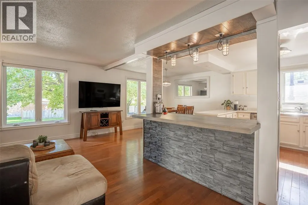 477 TREEWOOD CRESCENT