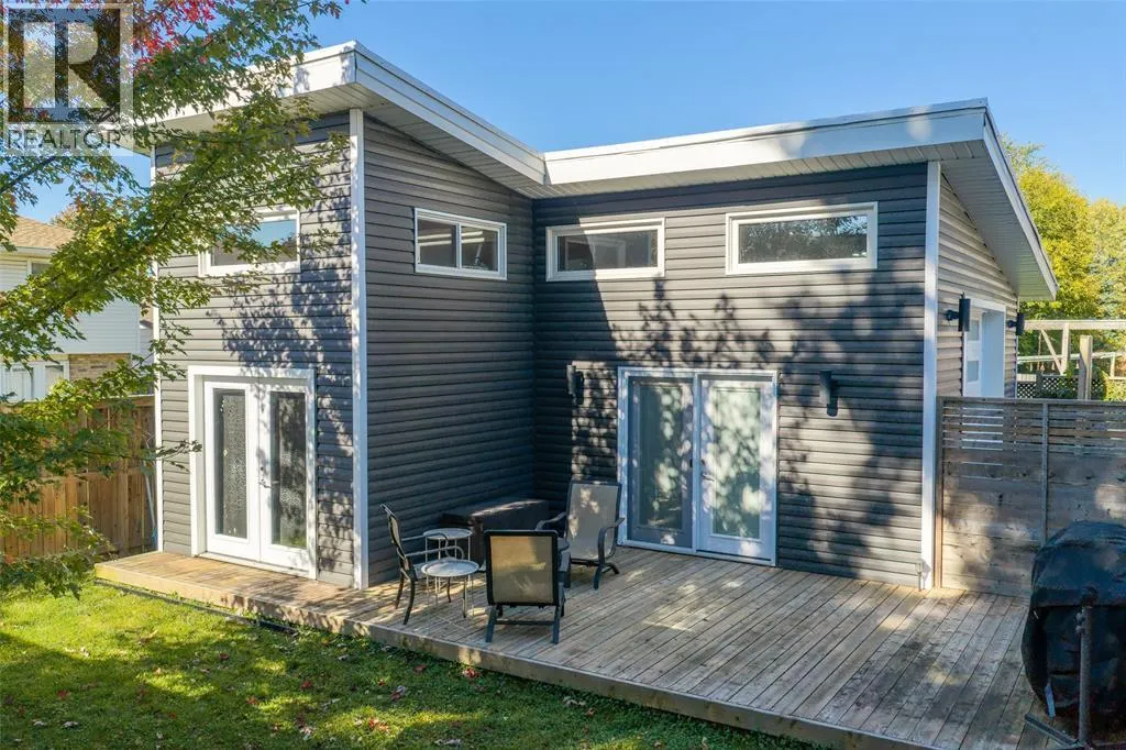 477 TREEWOOD CRESCENT