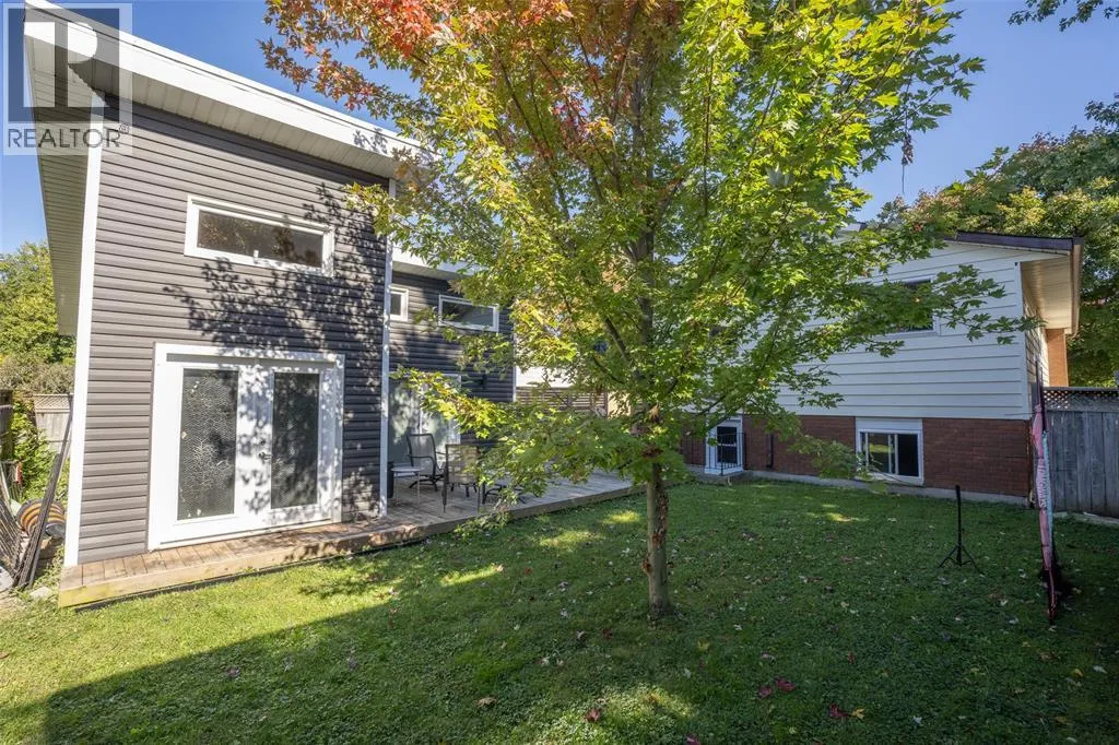 477 TREEWOOD CRESCENT