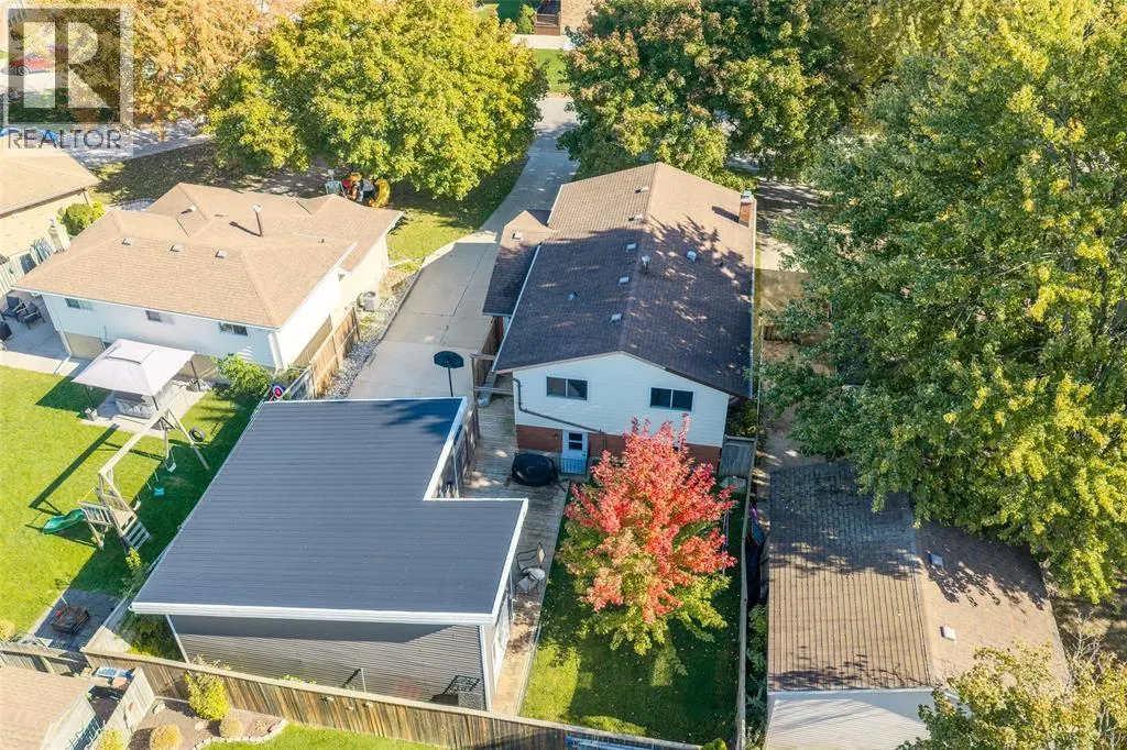 477 TREEWOOD CRESCENT