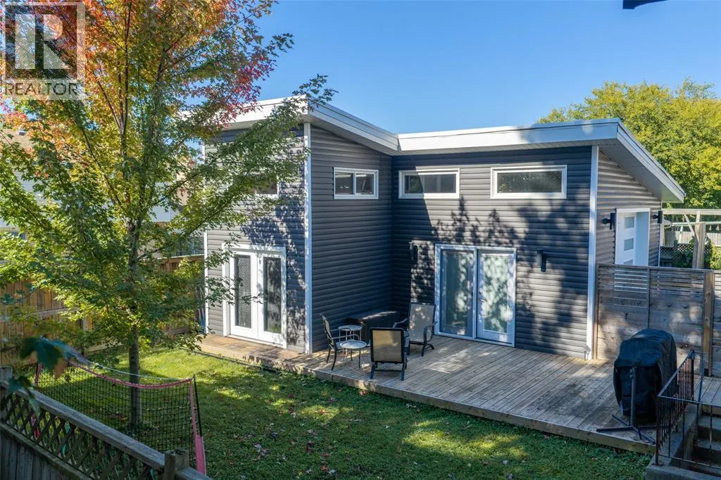 477 TREEWOOD CRESCENT