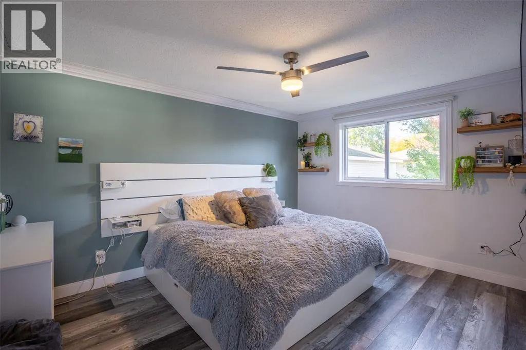 477 TREEWOOD CRESCENT
