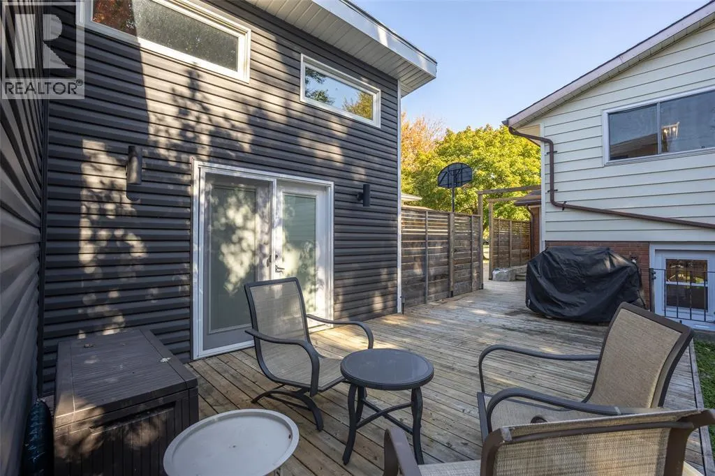 477 TREEWOOD CRESCENT