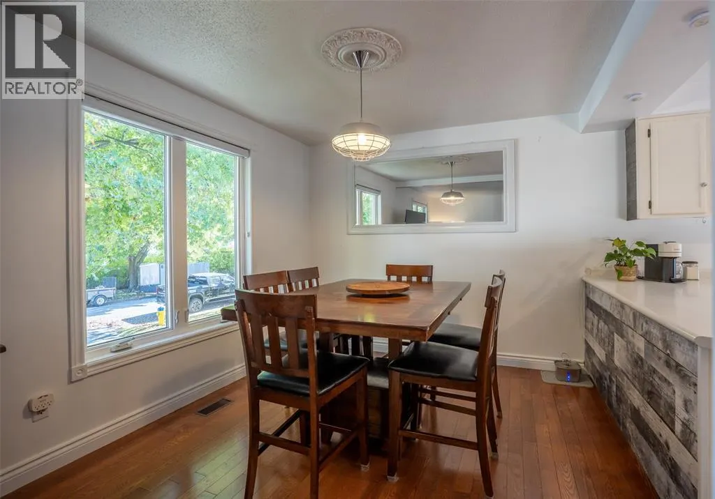 477 TREEWOOD CRESCENT