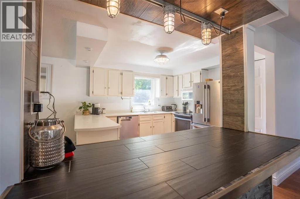 477 TREEWOOD CRESCENT