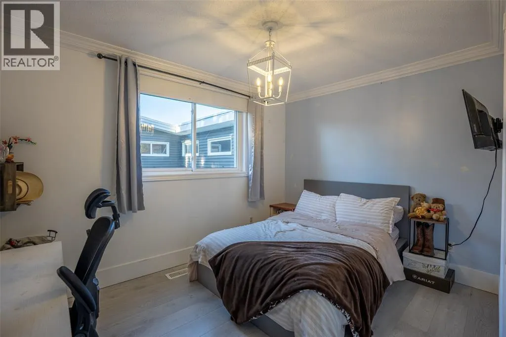 477 TREEWOOD CRESCENT