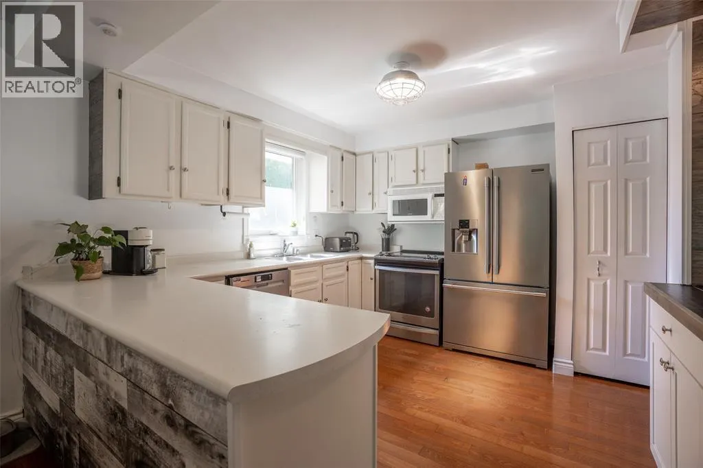 477 TREEWOOD CRESCENT