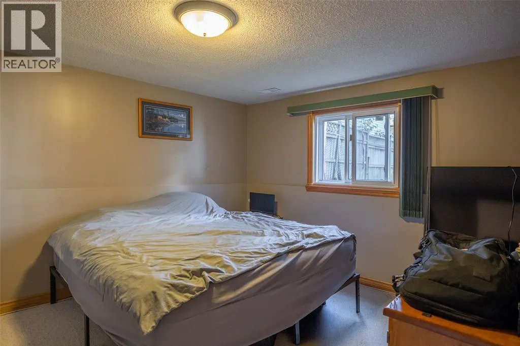 477 TREEWOOD CRESCENT