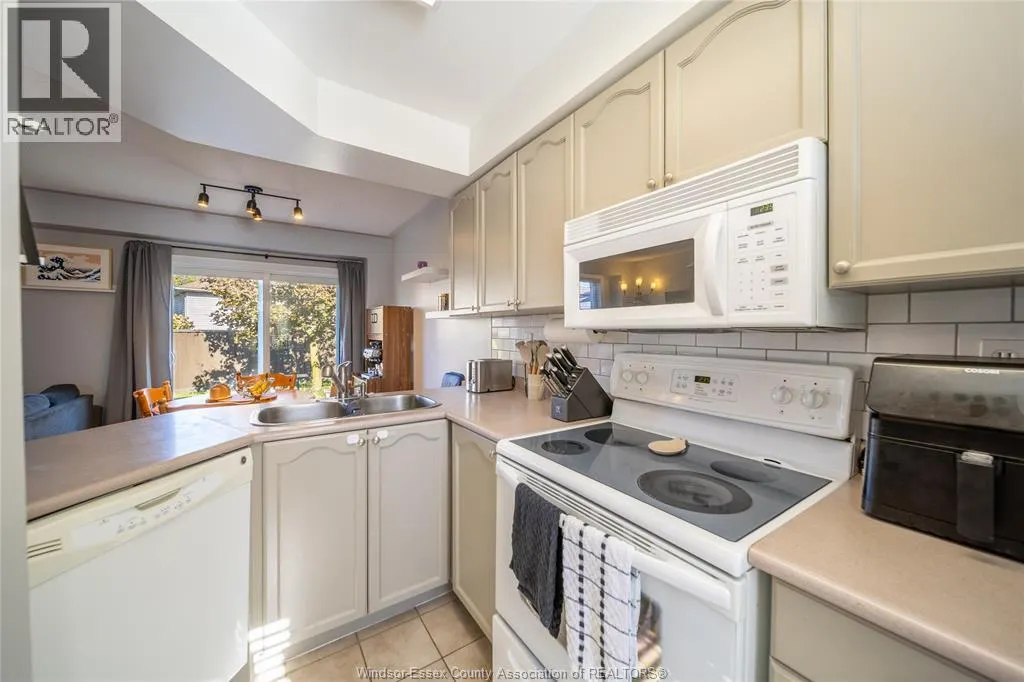 1016 PEACH BLOSSOM CRESCENT