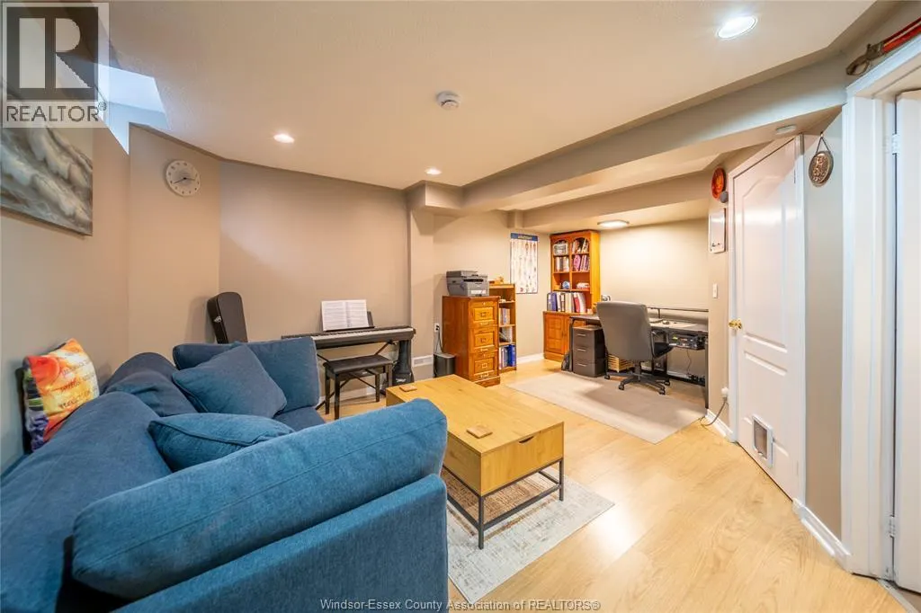 1016 PEACH BLOSSOM CRESCENT