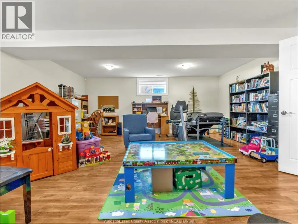 211 ROBSON ROAD