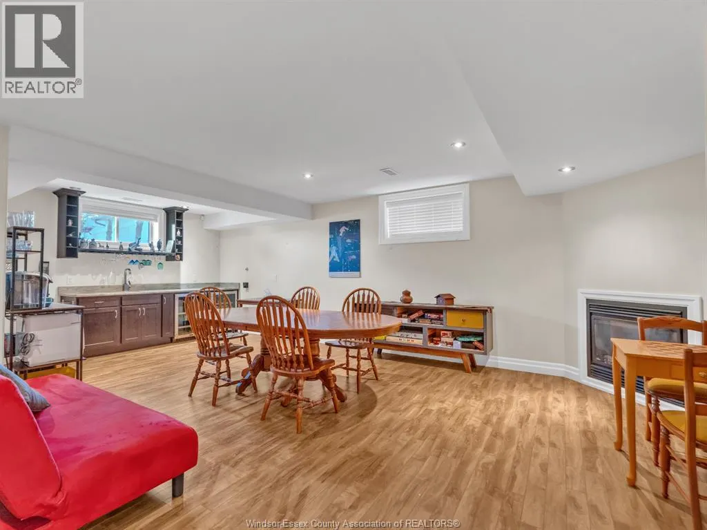 211 ROBSON ROAD
