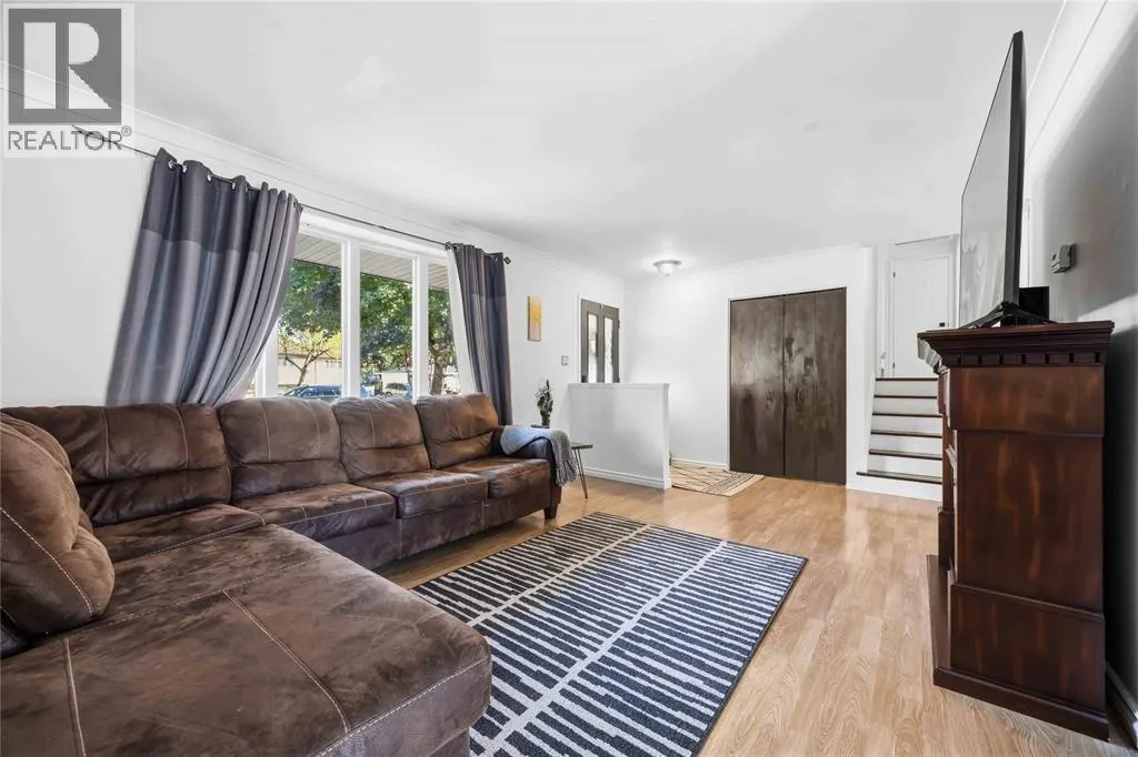 315 Brentwood CRESCENT