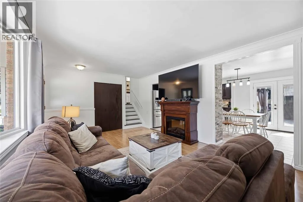 315 Brentwood CRESCENT
