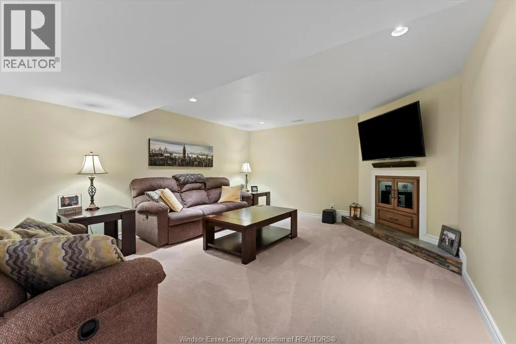 354 COOPER CRESCENT