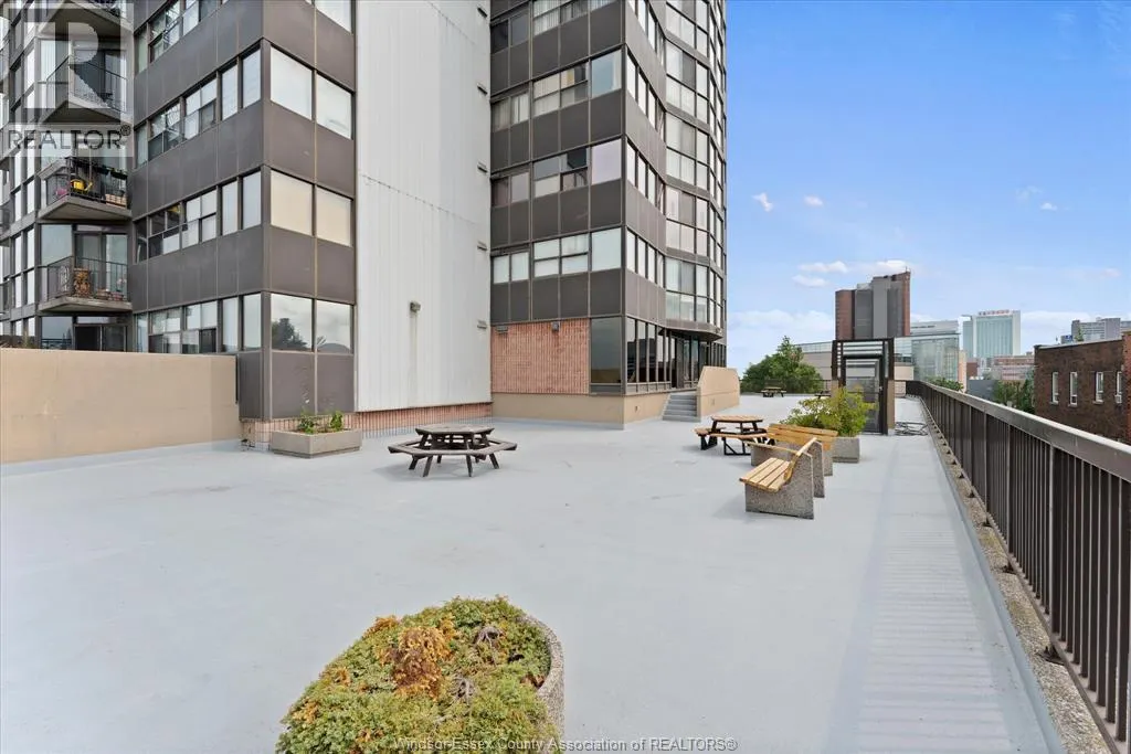 515 RIVERSIDE DRIVE West Unit# 1608