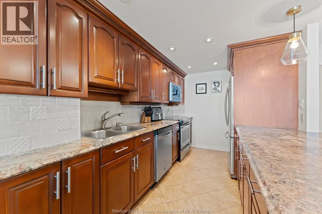 515 RIVERSIDE DRIVE West Unit# 1608