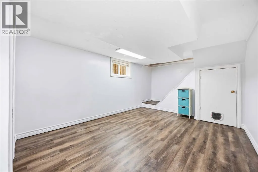 820 WOODWARD CRESCENT