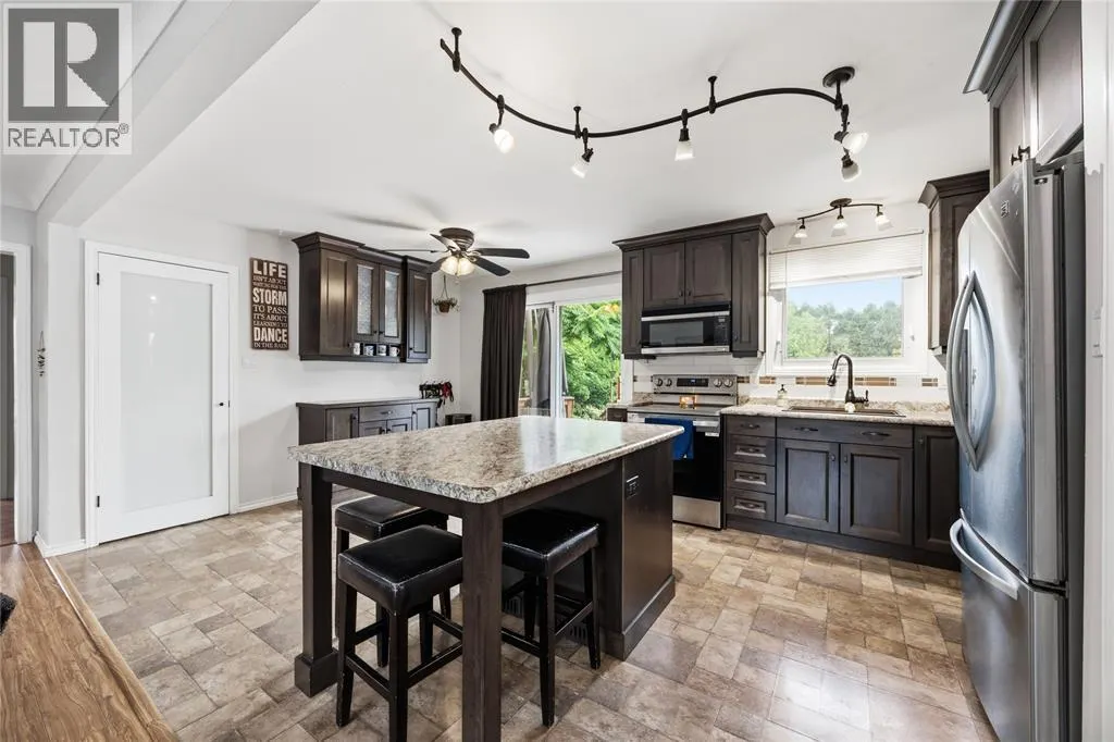820 WOODWARD CRESCENT