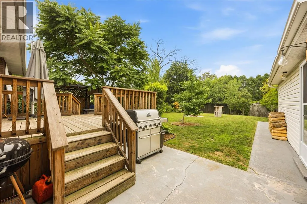 820 WOODWARD CRESCENT