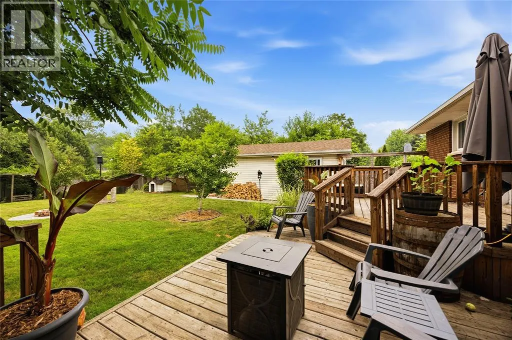 820 WOODWARD CRESCENT