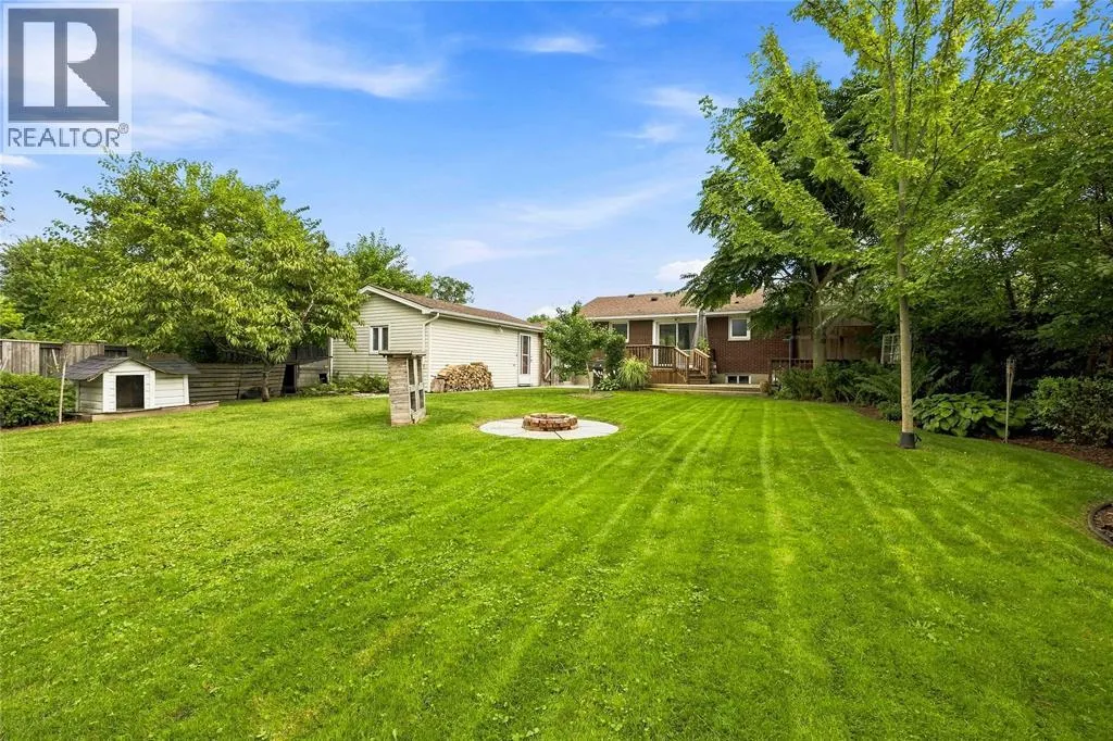 820 WOODWARD CRESCENT