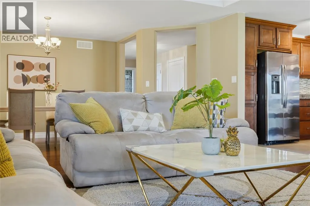 256 MAXWELL CRESCENT