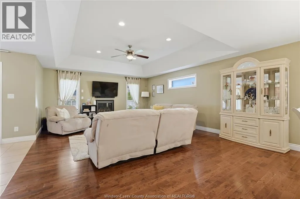 256 MAXWELL CRESCENT