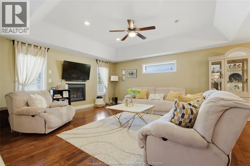 256 MAXWELL CRESCENT