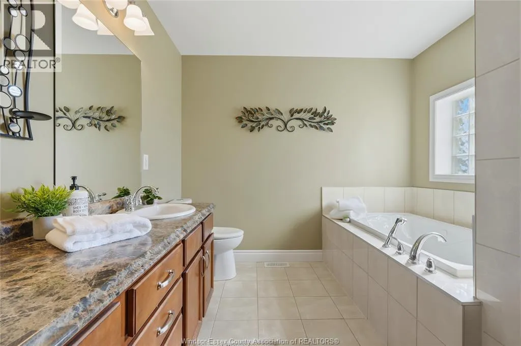 256 MAXWELL CRESCENT