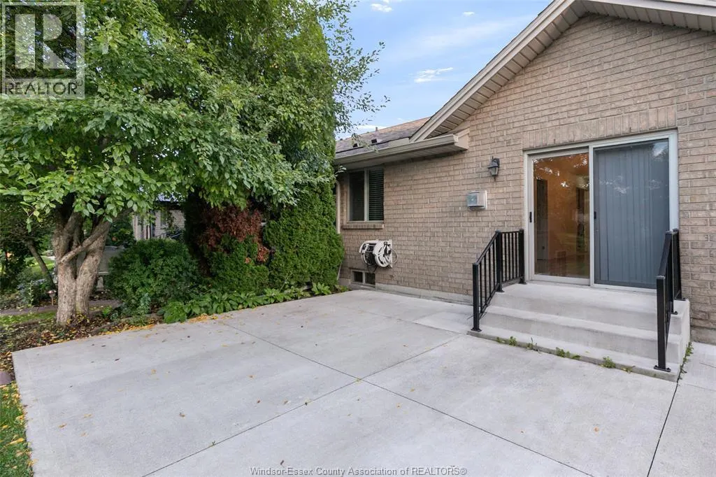 1487 IMPERIAL CRESCENT