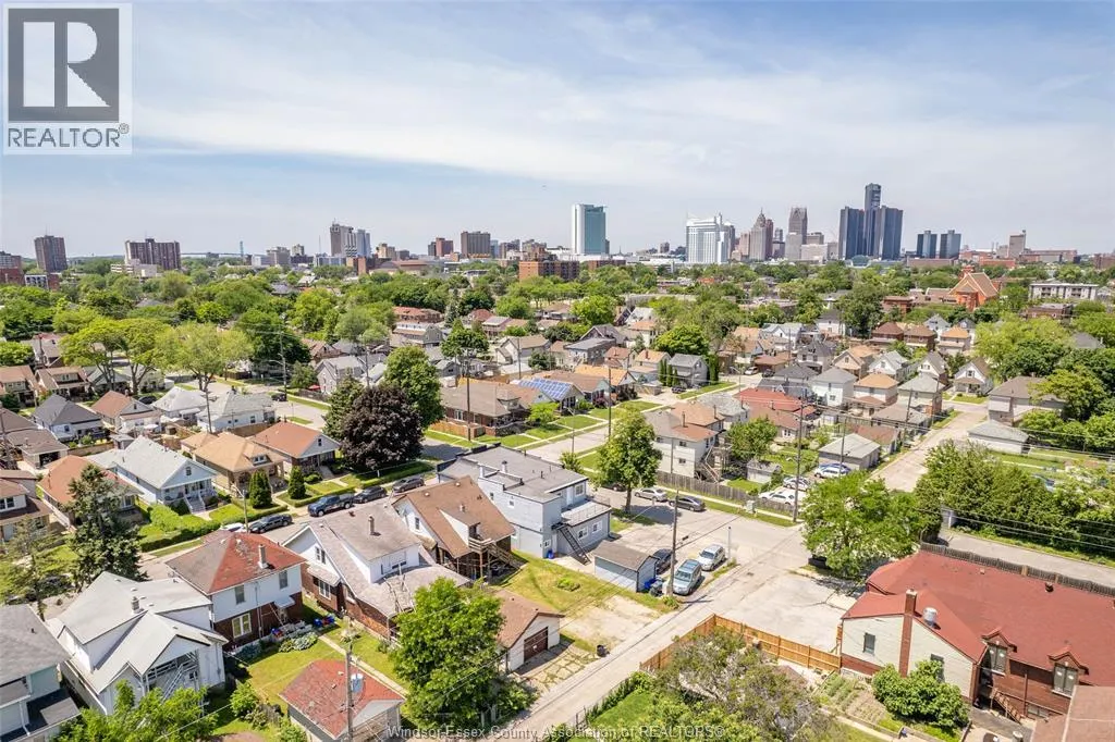 906 Elsmere