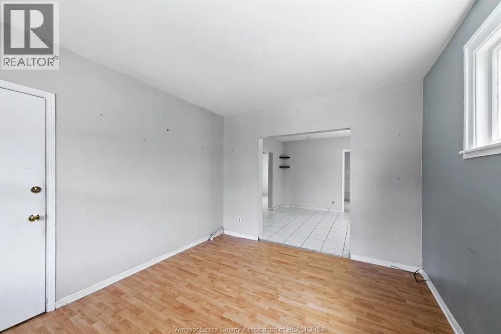 906 Elsmere